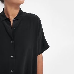 Everlane Clean Silk Short-Sleeve Square Shirt Black 2